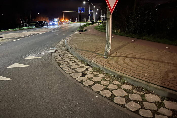 Aanhouding en ravage nadat auto crasht