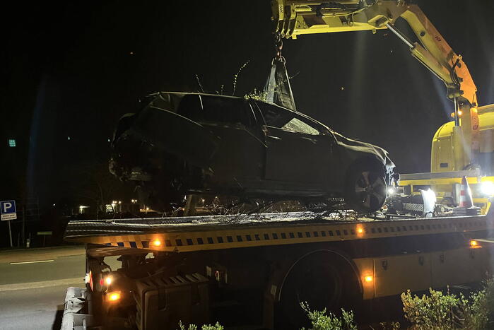 Aanhouding en ravage nadat auto crasht