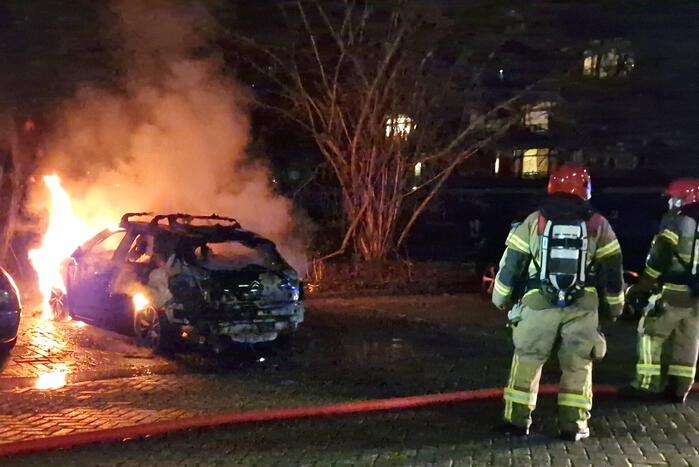 Personenauto verwoest door brand