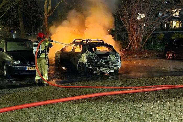 Personenauto verwoest door brand