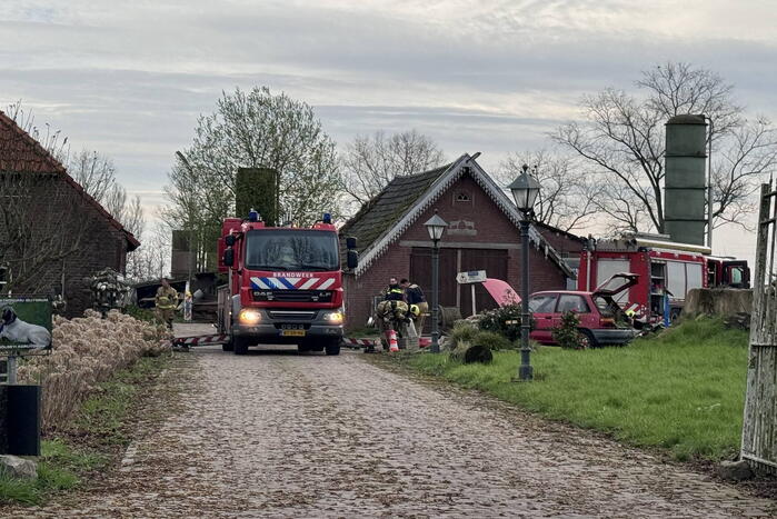 Brandweer blust brandende schoorsteen