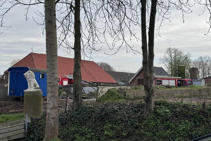 Brandweer blust brandende schoorsteen