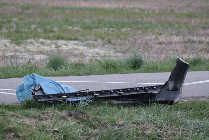 Auto belandt op op zijn kop na aanrijding