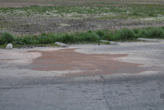 Auto belandt op op zijn kop na aanrijding