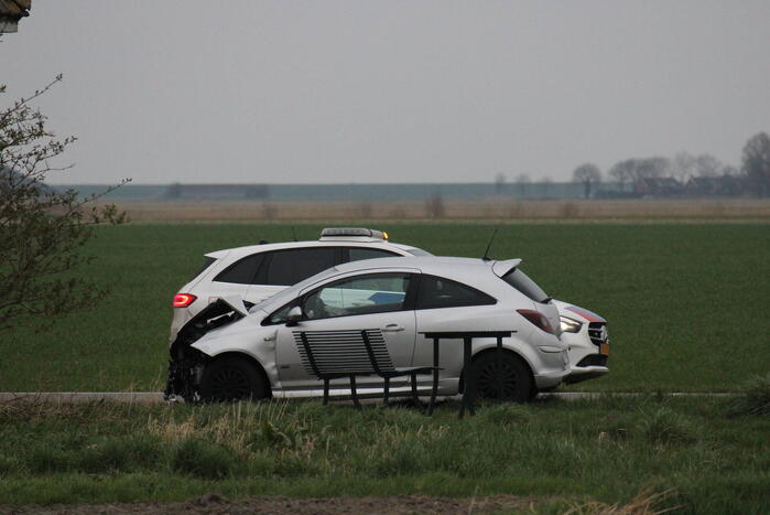 Auto belandt op op zijn kop na aanrijding