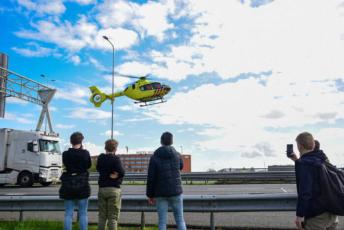 Snelweg dicht door gekantelde vrachtwagen