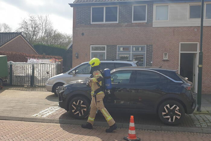 Brandweer doet onderzoek in woning