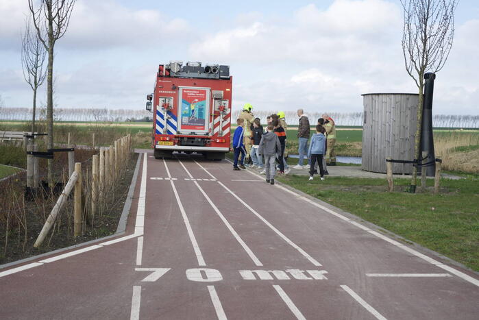 Kinderen steken vuurwerk af in openbaar toilet