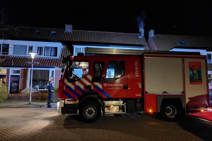 Brand in schoorsteen van woning