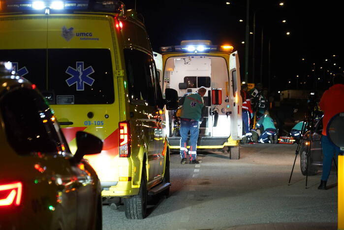 Zwaargewonde bij botsing tussen auto en motor