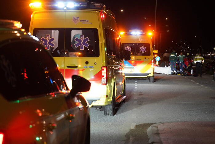 Zwaargewonde bij botsing tussen auto en motor