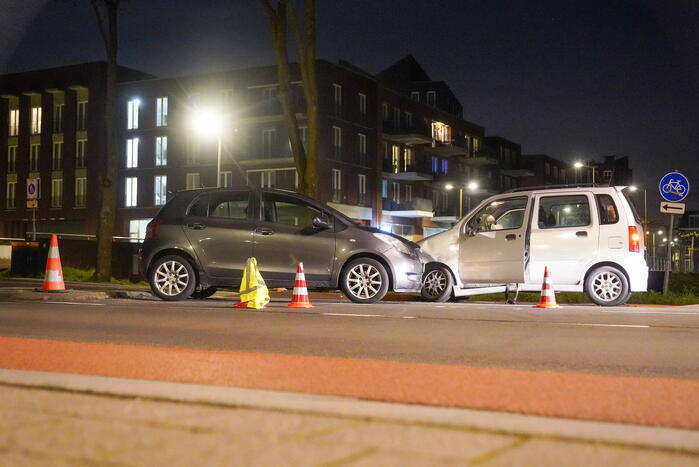 Twee voertuigen beschadigd bij aanrijding