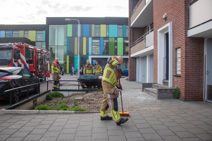 Bed vliegt in brand in appartement