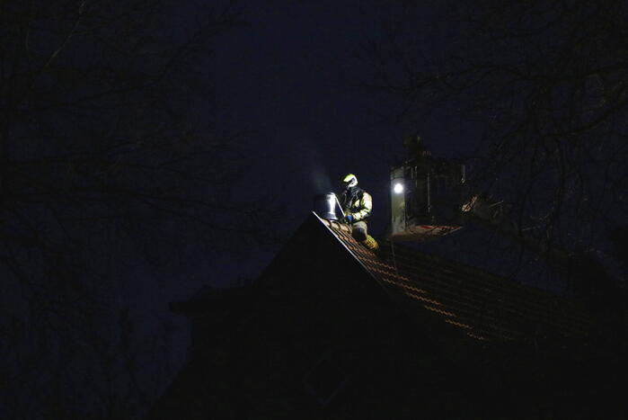 Weg afgesloten wegens schoorsteenbrand