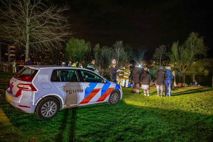 Persoon met scootmobiel raakt vermoedelijk te water