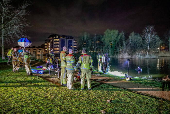 Persoon met scootmobiel raakt vermoedelijk te water