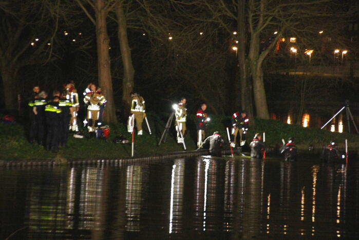 Zoektocht naar mogelijk persoon in water