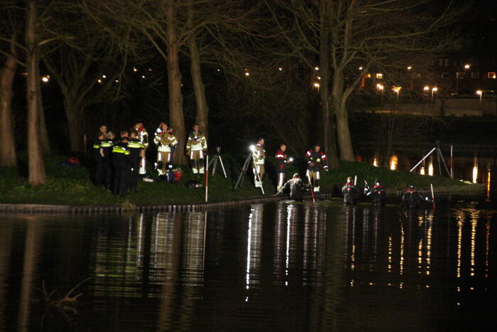 Zoektocht naar mogelijk persoon in water