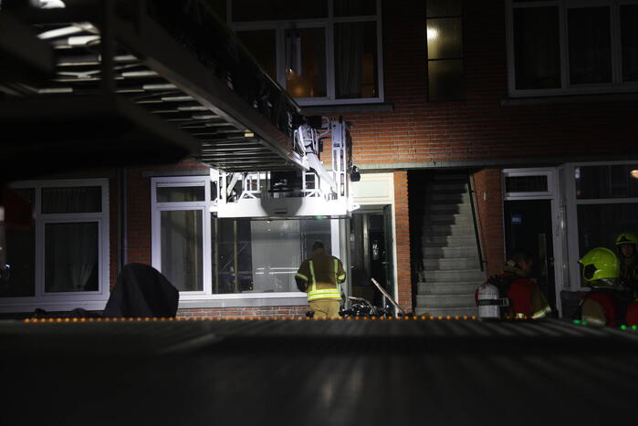 Brand in portiekwoning snel geblust