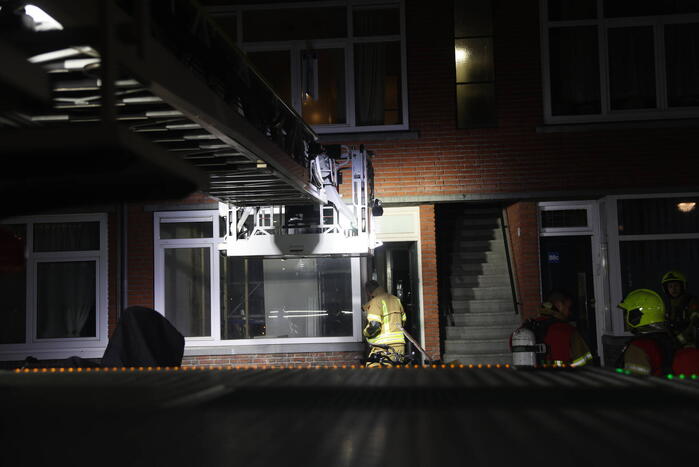 Brand in portiekwoning snel geblust