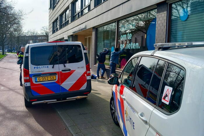 Dader voortvluchtig na steekpartij