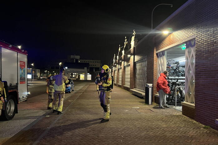 Brandweer blust brandende fiets