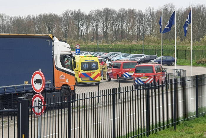 Hulpdiensten groots ingezet voor lekkage gevaarlijke stof in bedrijfspand