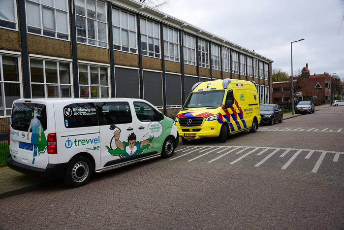 Hulpdiensten ingezet voor mogelijke steekpartij bij onderwijsinstelling