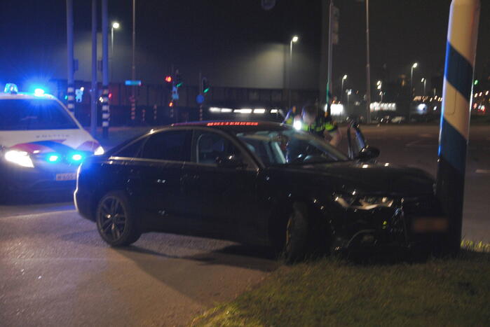 Bestuurder slaat op de vlucht na crash