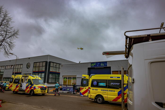 Traumahelikopter ingezet voor bedrijfsongeval