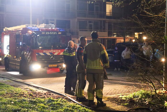 Brand in achtertuin van woning snel onder controle