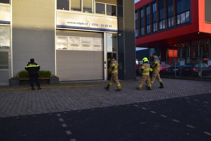 Brand in bedrijfspand zorgt voor rookontwikkeling
