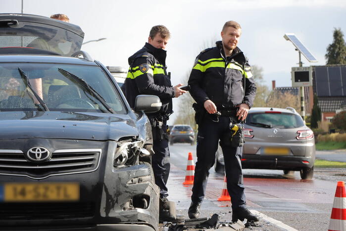 Forse schade na ongeval tussen twee auto's