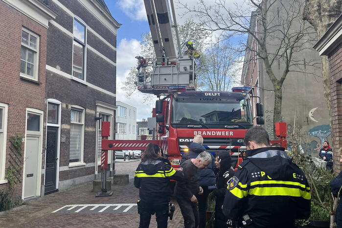 Brand op dak van woning