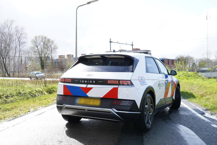 Auto en elektrische bakfiets botsen in Assen