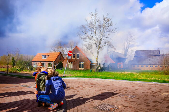 Felle brand aanbouw van voormalige manege