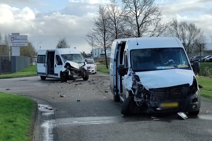 Flinke schade door botsing met bestelbussen