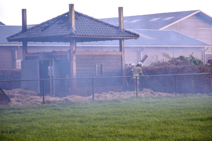 Middelbrand in stro hooiopslag