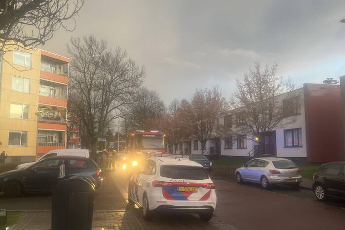 Brandweer blust kooktoestel in woning