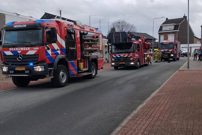 Veel rookontwikkeling bij schoorsteen van ventilatiebedrijf
