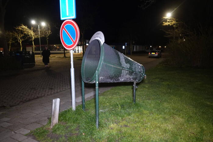 Politie blust brand in afvalvangnet