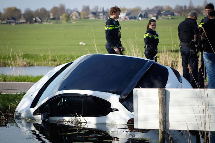 Automobilist verliest macht over stuur en belandt in sloot