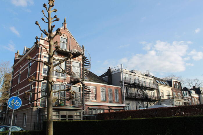 Hulpdiensten groots ingezet voor persoon op dak met verward gedrag