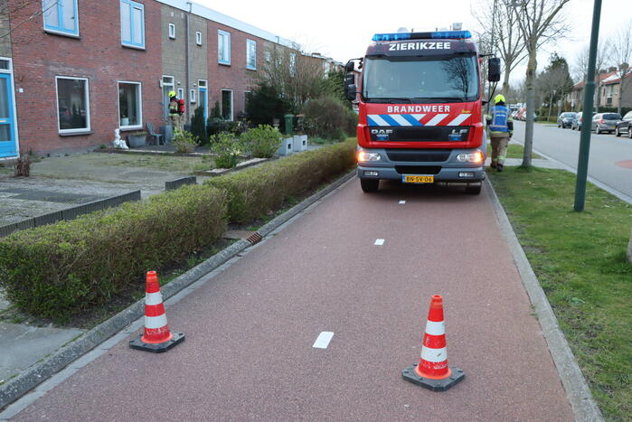 Brandweer doet onderzoek naar vreemde lucht in woning