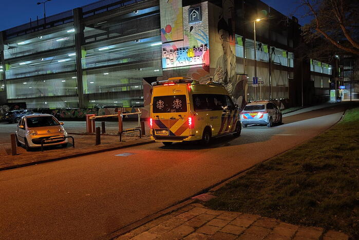 Persoon gewond na steekpartij in appartementencomplex