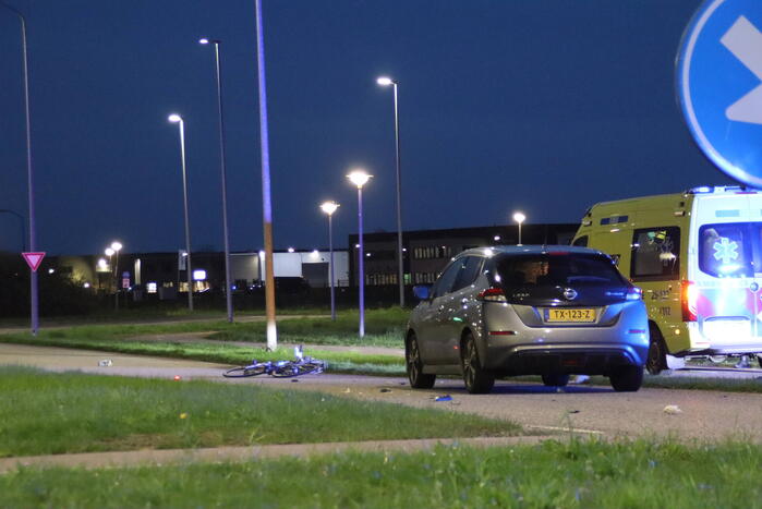 Fietser ernstig gewond bij aanrijding met personenauto
