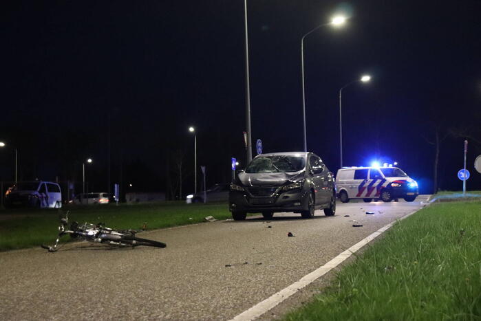 Fietser ernstig gewond bij aanrijding met personenauto