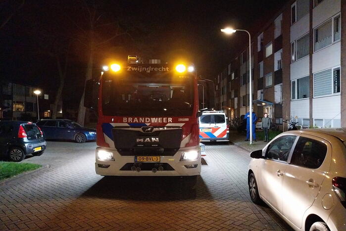 Brandweer forceert deur open vanwege incident in woning