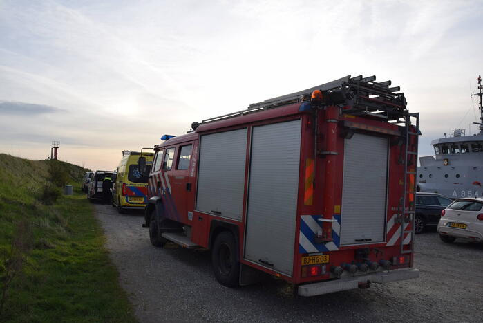 Overleden persoon door duikers van de marine boot aangetroffen