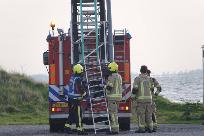 Overleden persoon door duikers van de marine boot aangetroffen